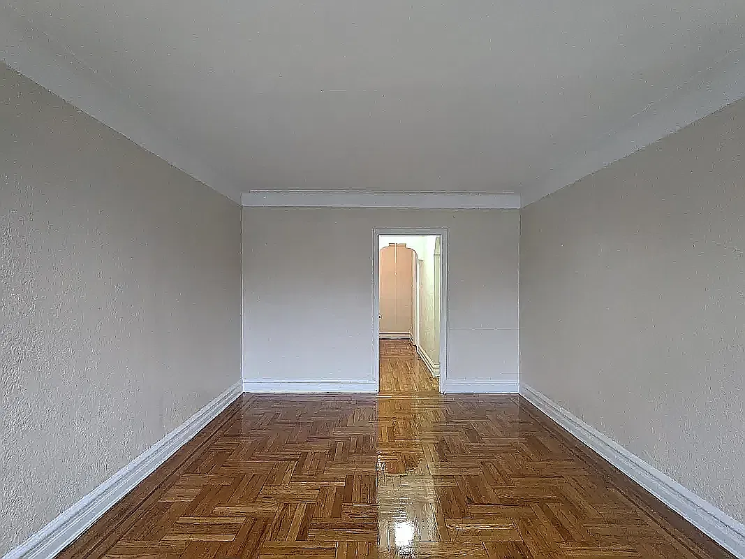420 Avenue F — Photo 3
