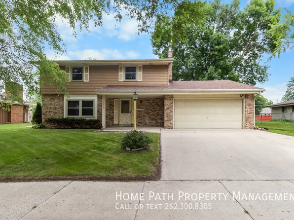 1412 Cottonwood Dr, Waukesha, WI 53189