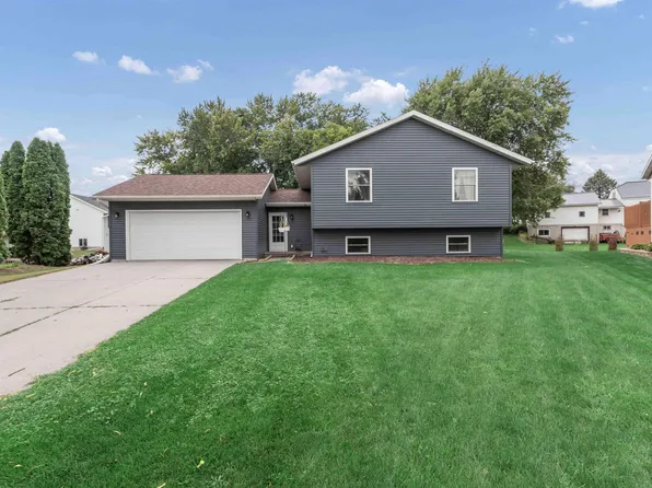 911 Parkwood Ln, Jefferson, WI 53549