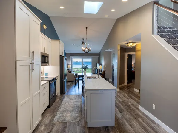 22710 Dunvilla Dr #6, Pelican Rapids, MN 56572