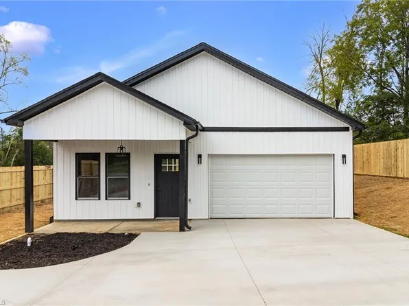 5236 Shattalon Dr, Winston Salem, NC 27106