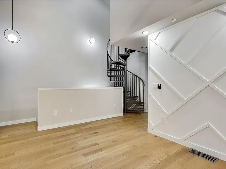 913 Duncan Ln #203 — Photo 5