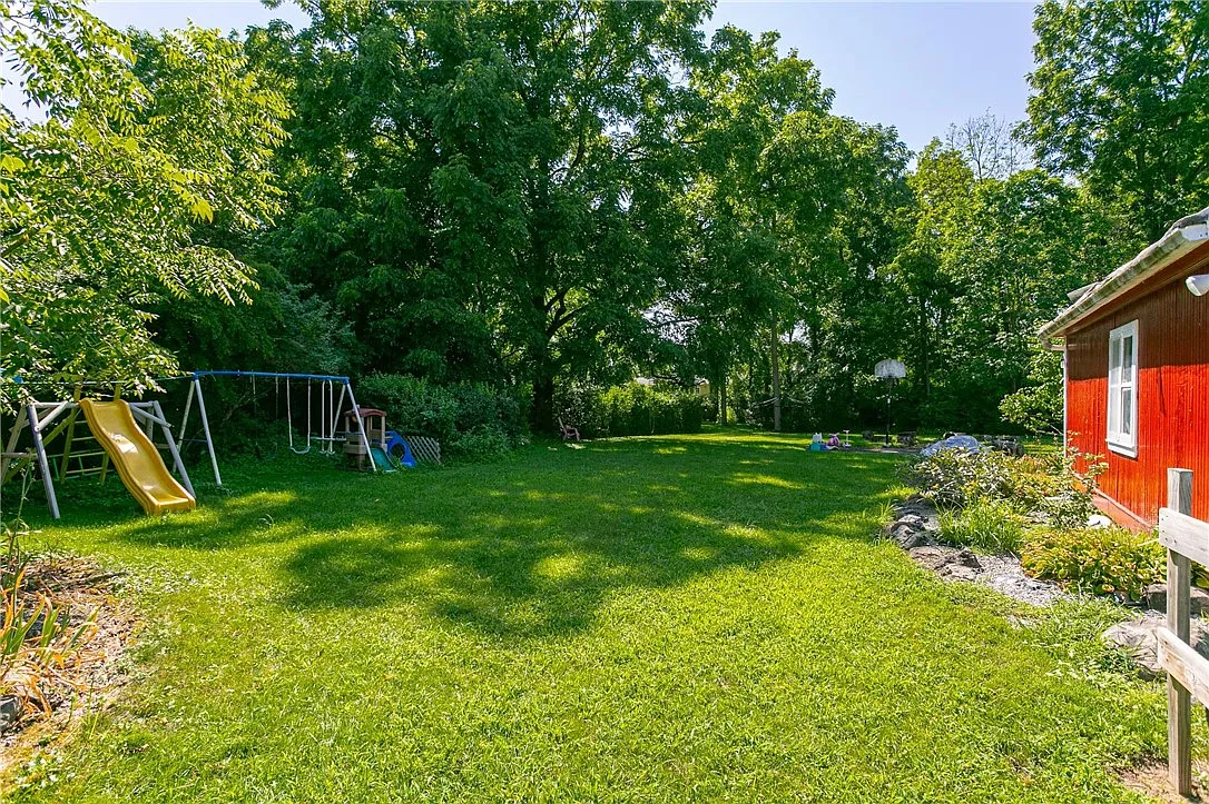 5 bed, 2.5 bath, 2656 sqft, $2,800 — Photo 3