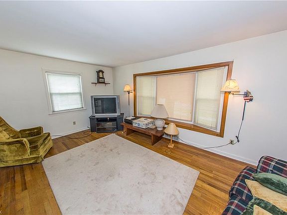 4th image of 2239 9th St