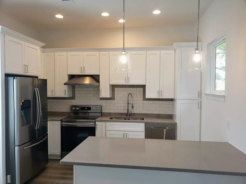 2 bed, 1308 sqft, $2,400 — Photo 4