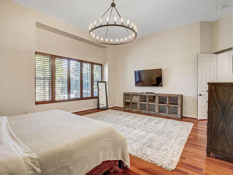 308 Round Stone Ct — Photo 36