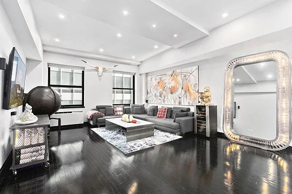 Rented by Onyx Group of New York | media 24