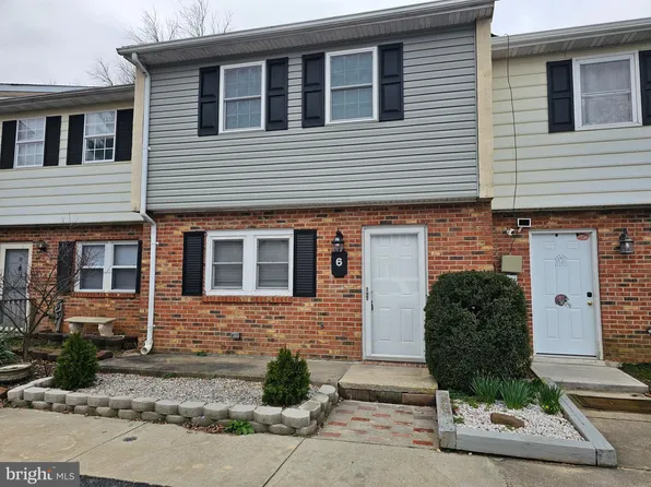 6 James Ct, Newark, DE 19702