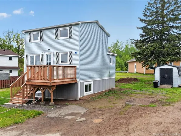 8 Nowlan Ave, Bouctouche, NB E4S 3S8