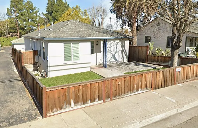 4059 Vineyard Ave — Photo 1