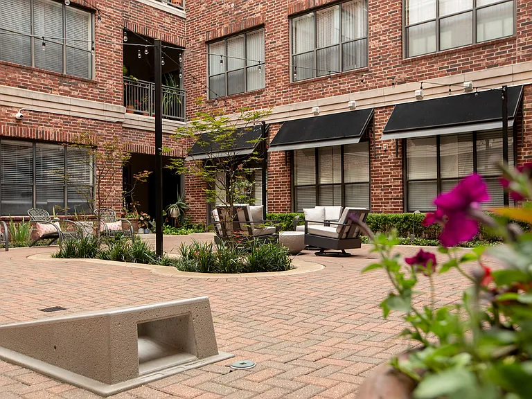 Sabine Street Lofts — Photo 22