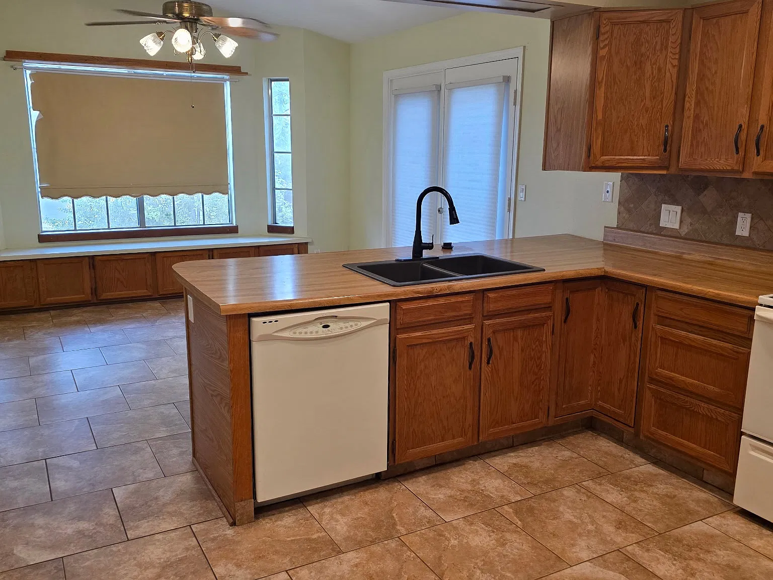 2 bed, 1482 sqft, $1,950 — Photo 3