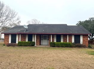 270 Bode St, El Campo, TX 77437