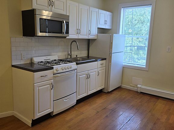 5th image of 281 Monmouth St #3