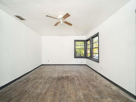 3rd image of 706-708 Ridgelea Ave