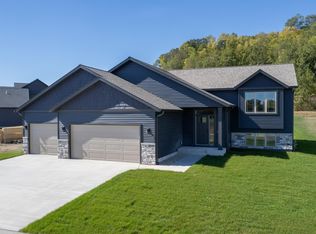 1917 Hadley Hills Dr NE, Rochester, MN 55906