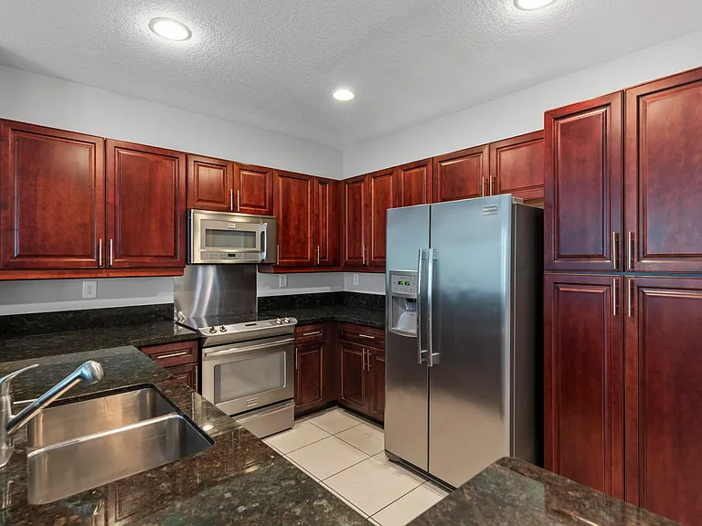 3238 SW 16th Ter #3238 — Photo 3