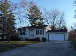 513 Center St, Waupaca, WI 54981