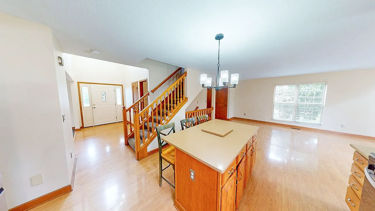 4 bed, 2.5 bath, 2647 sqft, $2,495 — Photo 4