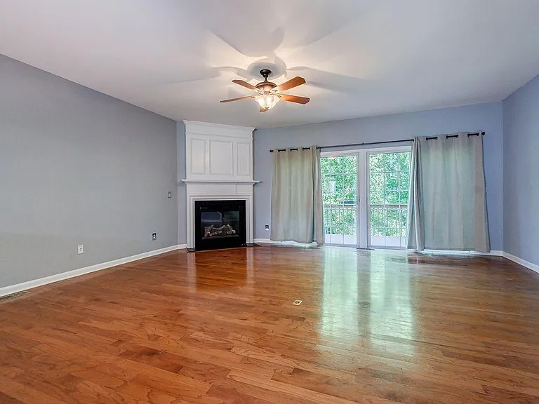 1372 Thornborough Dr — Photo 8