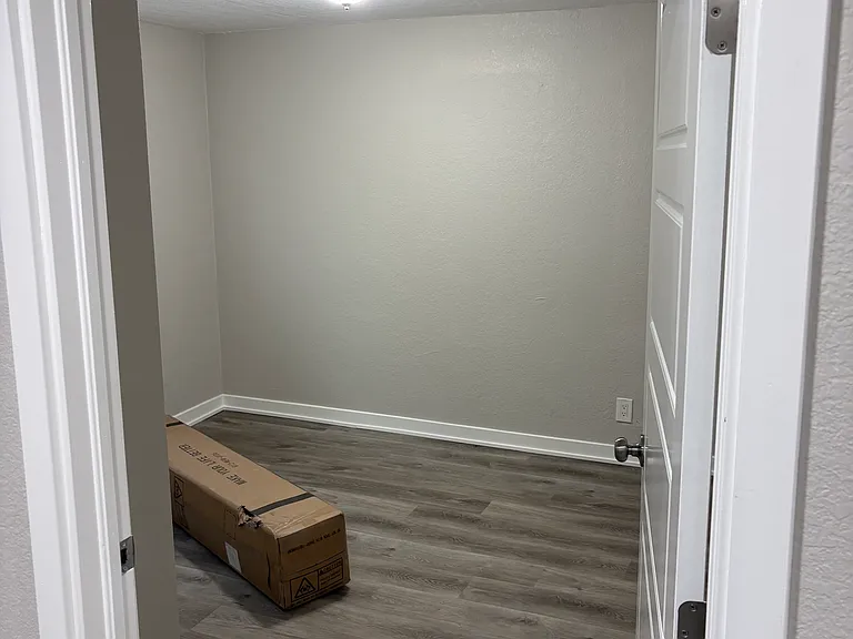 906 Arrawanna St — Photo 3