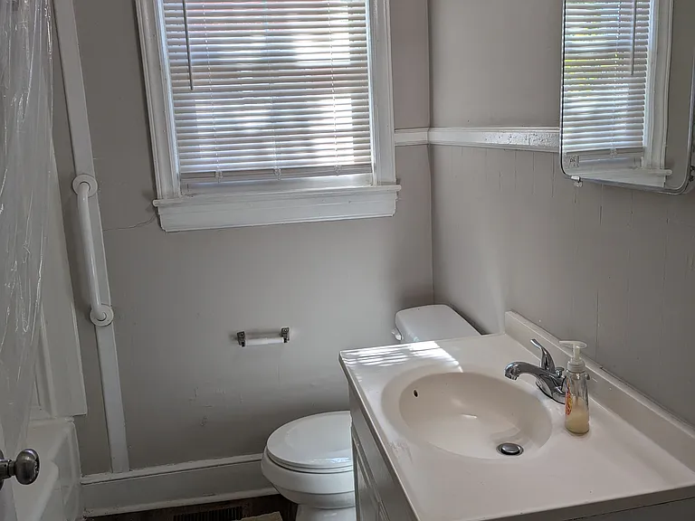108 Edgeworth St #B — Photo 4