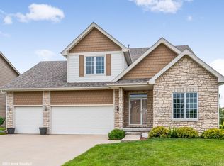 12415 Ridgemont Dr, Urbandale, IA 50323