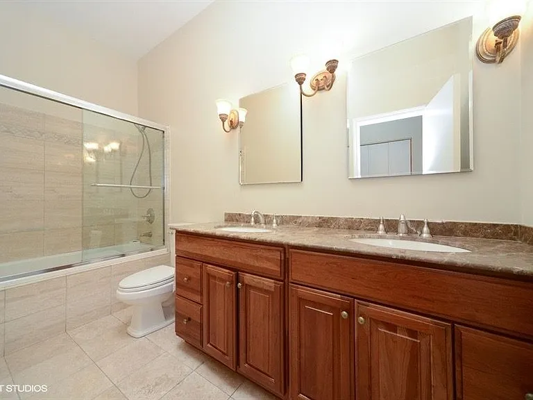 2112 N Dayton St — Photo 23