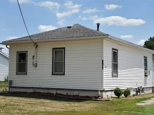 1008 W 1st St, Vinton, IA 52349