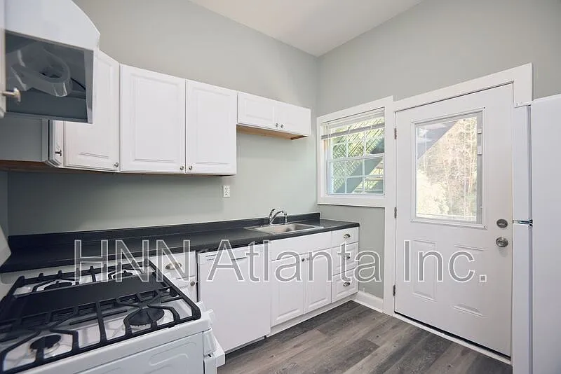 Studio, 1.0 bath, $1,045 — Photo 3
