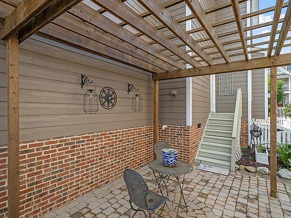 5th image of 441 Magdala Pl