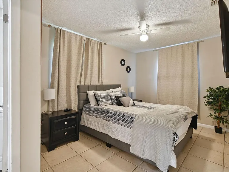4818 Holiday Dr — Photo 14