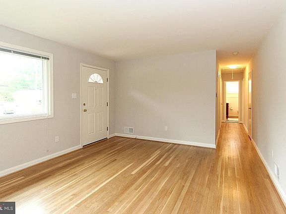 3rd image of 4805 Wilwyn Way