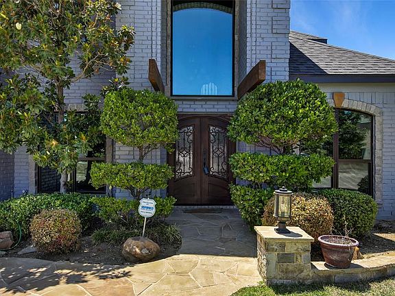 2nd image of 5717 Trinity Ln