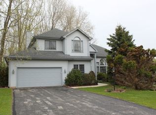 5808 Hummingbird Ct, Racine, WI 53402