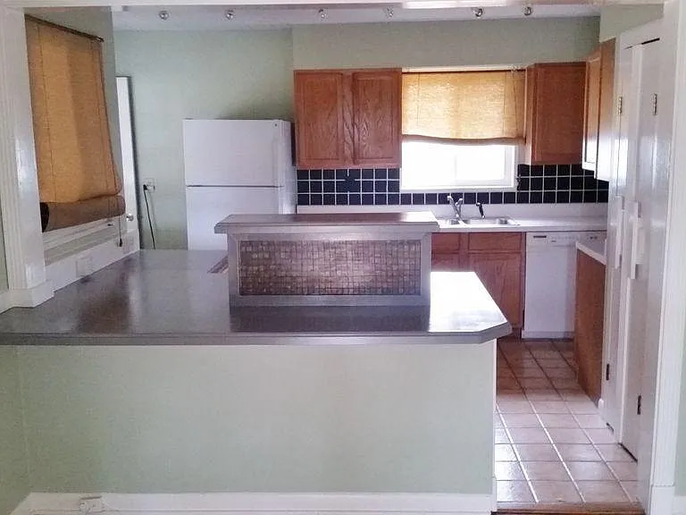 1142 Wilmore Rd — Photo 6