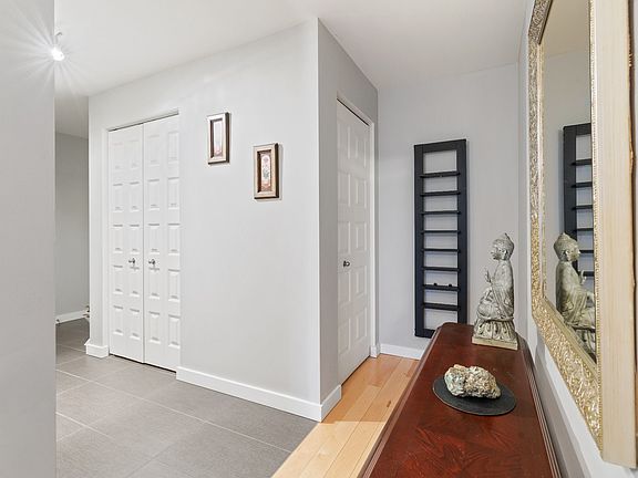 4th image of 315 Rue Mathieu Da Vis #302