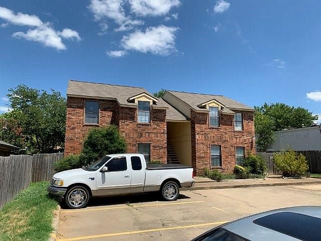 1st image of 104 N Heights Dr