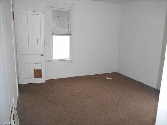 4th image of 192 Jewett St