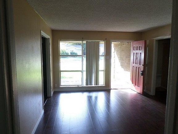 5th image of 2409 Brookshire St