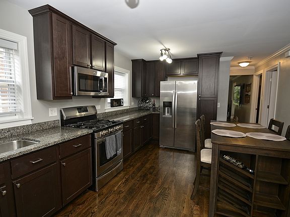 5th image of 4823 S La Crosse Ave
