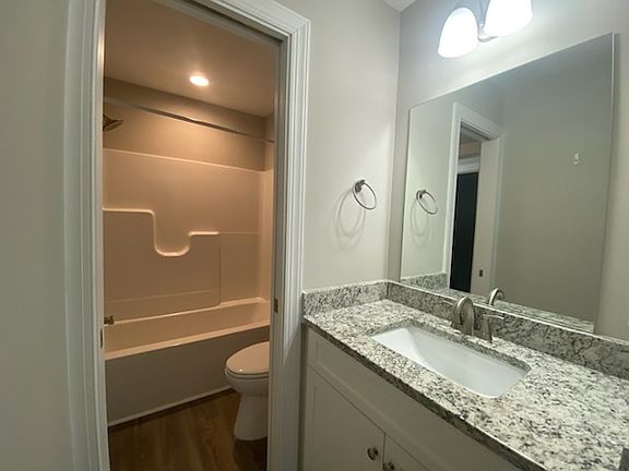5th image of 1594 Oak Leaf Dr NW