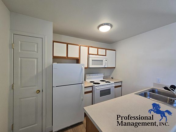 4th image of 1502 38th St W Unit 8