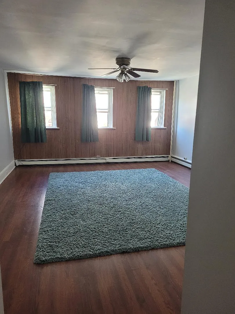 4 bed, $1,700 — Photo 3