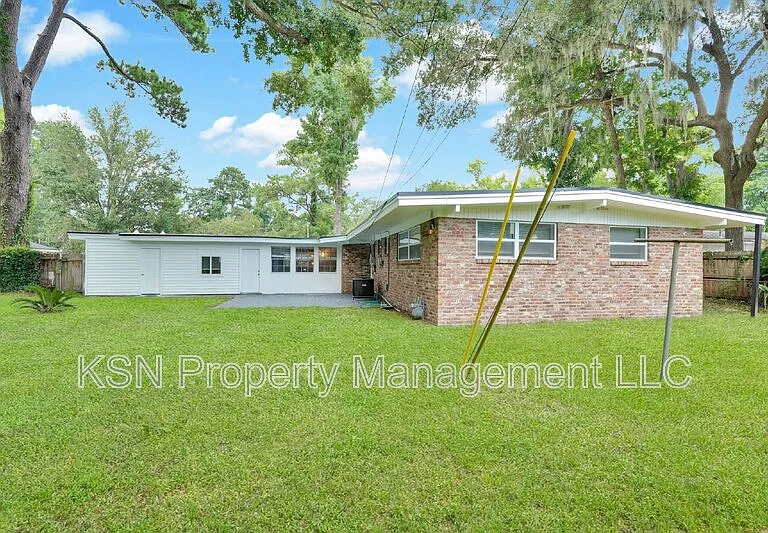 117 Windsor Rd — Photo 48
