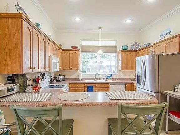 4th image of 205 Wisteria St