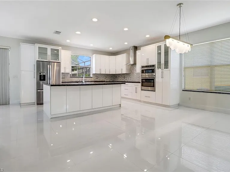 8271 Laurel Lakes Way — Photo 10