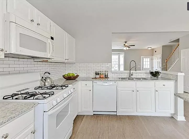 1064 Prestwyck Ct — Photo 9