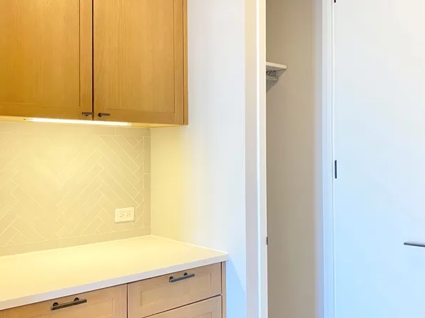 560 West 43rd Street image 2 of 21