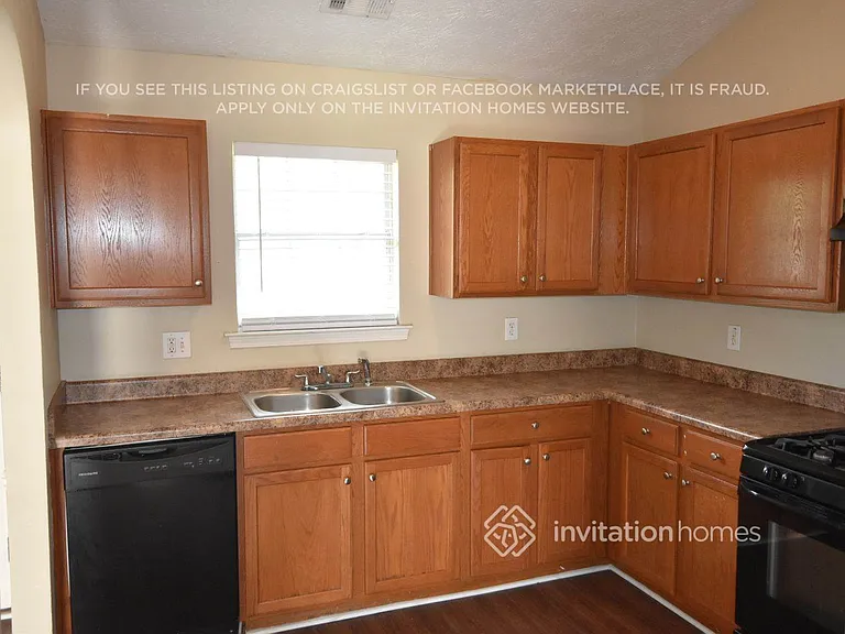 485 Rosewood Cir — Photo 3